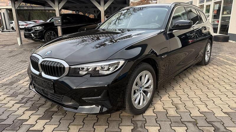 Gebraucht BMW 320e 163 PS (119 kW) 2022 Schwarz Limousine