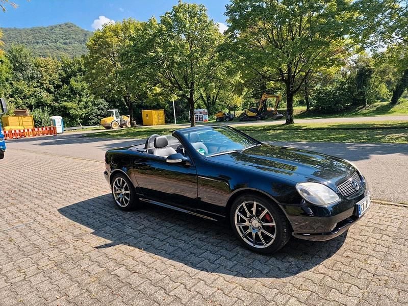 Schwarz Gebraucht 2003 Mercedes SLK200 Cabrio | 3.400 € (Fairer Preis) - Bild 1/4