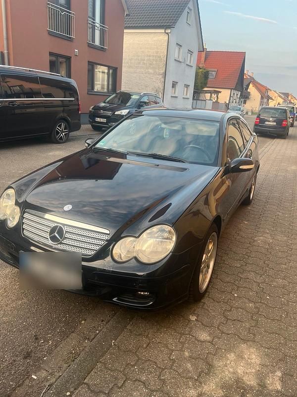 Gebraucht Mercedes C220 150 PS (110 kW) 2006 Schwarz Coupé