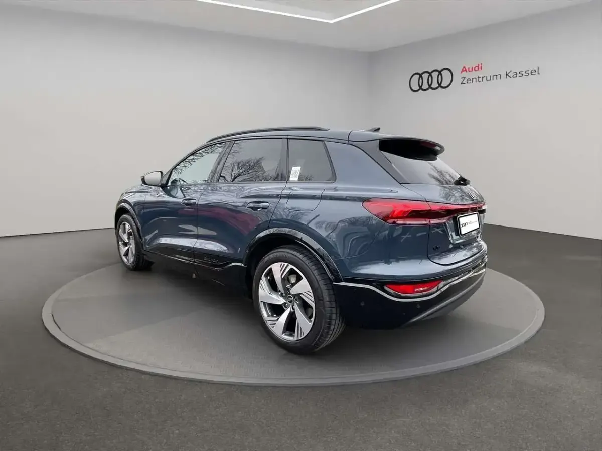 Gebraucht Audi Q6 e-tron Sport 185 kW (252 PS) 2025 Plasmablau metallic SUV