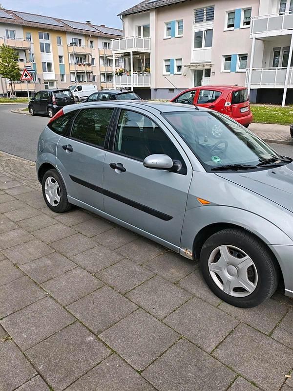 Second-hand Ford Focus 100 CP (73 kW) 2004 Gri Hatchback