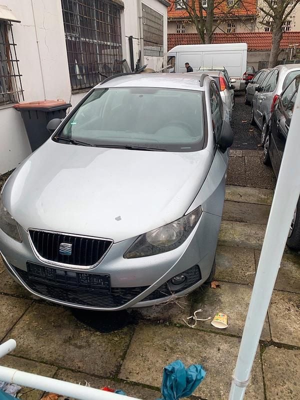 Silber Gebraucht 2011 Seat Ibiza ST Kombi | 2.500 € (Guter Preis) - Bild 1/4