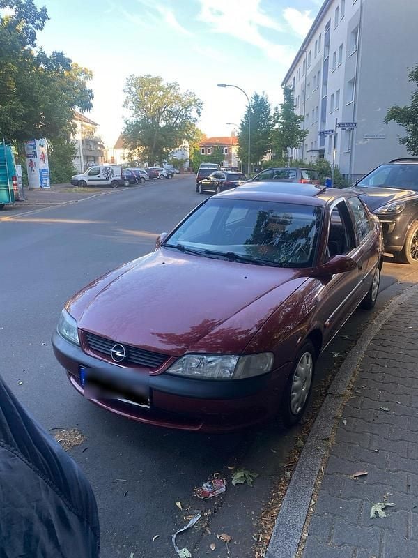 Rot Gebraucht 1998 Opel Vectra Limousine | 750 € (Guter Preis) - Bild 1/4