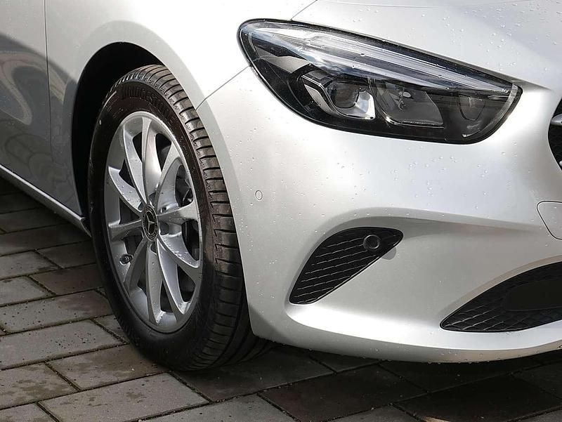 Gebraucht Mercedes B220 Style 190 PS (139 kW) 2022 Iridiumsilber Van / Kleinbus