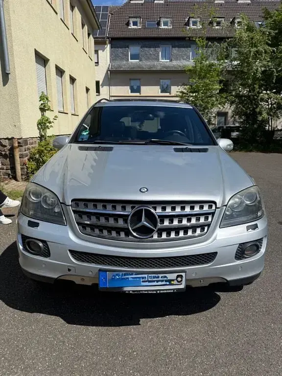 Gebraucht Mercedes ML320 224 PS (164 kW) 2008 Silber SUV