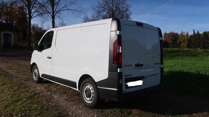 Gebraucht Renault Trafic 120 PS (88 kW) 2019 Weiß Van / Kleinbus