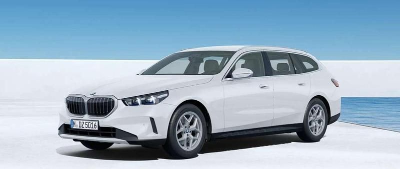 Alpinweiss uni Neu 2025 BMW 540 Performance Kombi | 57.335 € - Bild 1/4