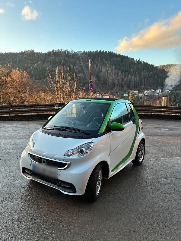 Weiß Gebraucht 2012 Smart ForTwo Cabrio Brabus Cabrio | 6.499 € (Fairer Preis) - Bild 1/4