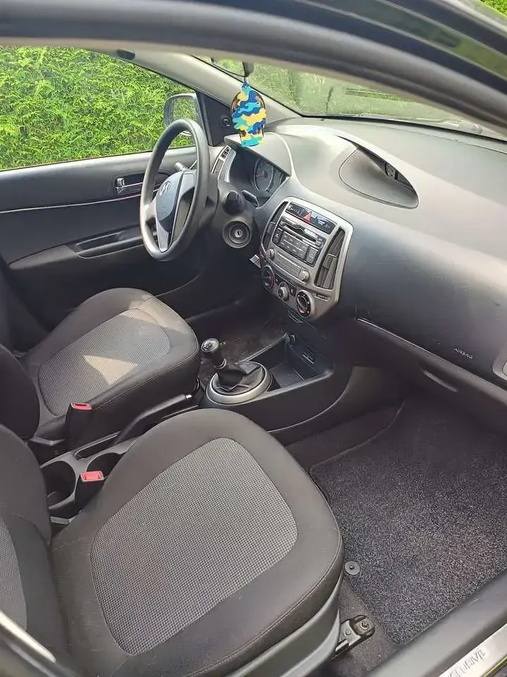 Gebraucht Hyundai i20 Edition 86 PS (63 kW) 2014 Schwarz Kleinwagen