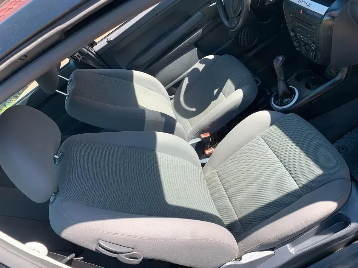 Second-hand VW Fox Style 55 CP (40 kW) 2010 Negru Hatchback