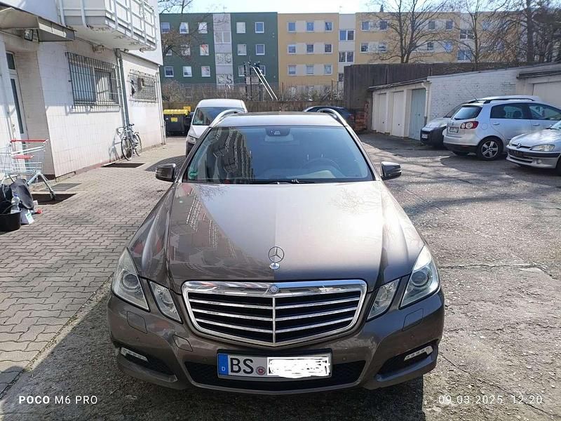 Gebraucht 2010 Mercedes E220 Avantgarde Kombi | 4.990 € - Bild 1/4