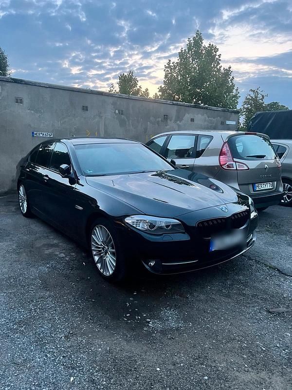 Schwarz Gebraucht 2011 BMW 528 Limousine | 12.900 € (Fairer Preis) - Bild 1/4
