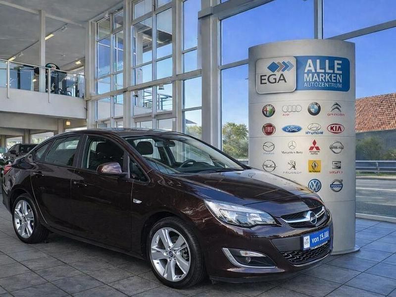 Gebraucht Opel Astra 140 PS (102 kW) 2013 Mahogany brown (p2/so) Limousine