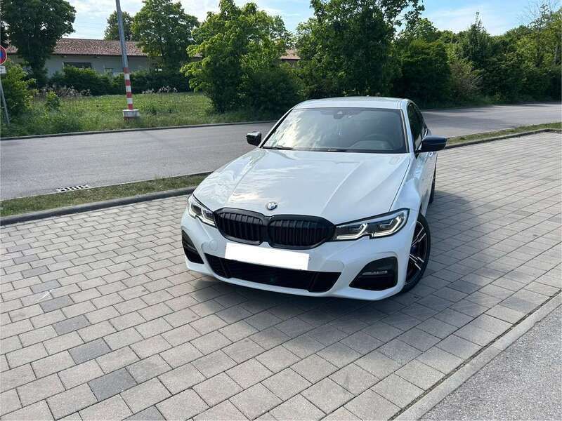 Alpinweiss iii Gebraucht 2020 BMW 330 M Sport Limousine | 36.800 € (Fairer Preis) - Bild 1/4