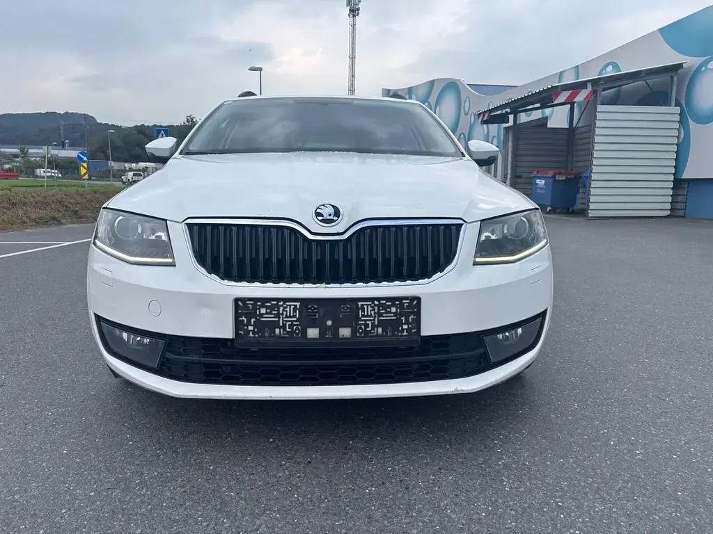 Gebraucht Skoda Octavia Ambition 110 PS (80 kW) 2016 Weiß Kombi