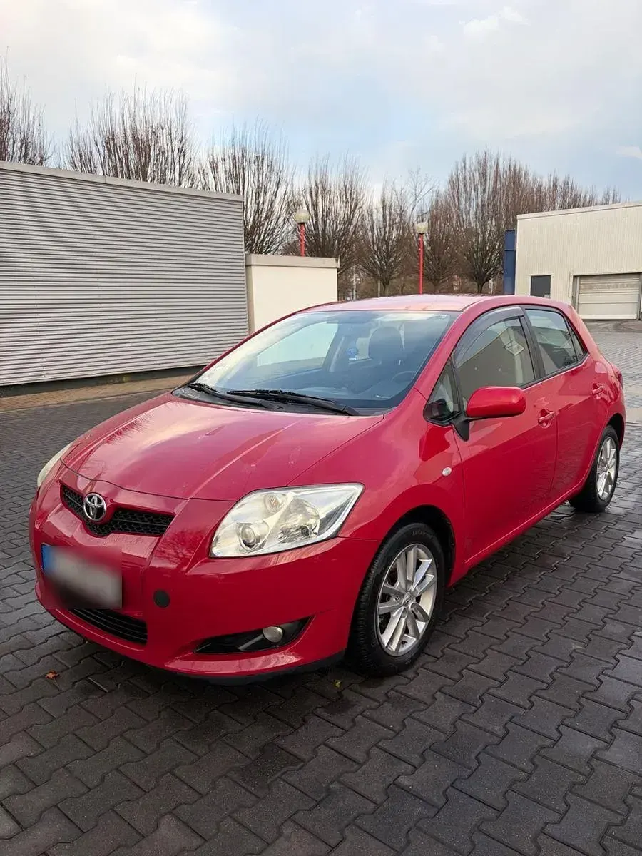 Gebraucht Toyota Auris Life 132 PS (97 kW) 2009 Rot Kleinwagen