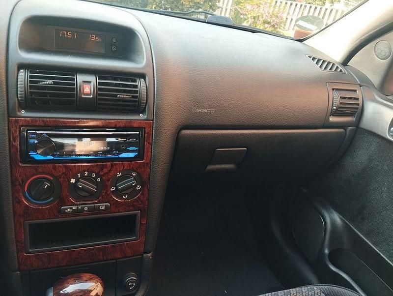 Gebraucht Opel Astra Elegance 116 PS (85 kW) 1999 Silber Limousine