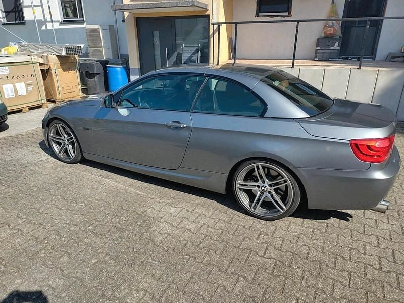 Gebraucht BMW 330 Cabriolet Shadowline 272 PS (200 kW) 2012 Silber Cabrio