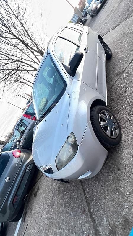 Gebraucht Mazda 2 74 PS (54 kW) 2003 Silber Kleinwagen