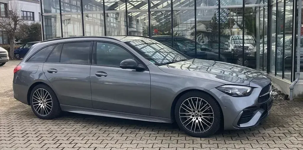 Gebraucht Mercedes 200 AMG line 163 PS (119 kW) 2023 Grau Kombi