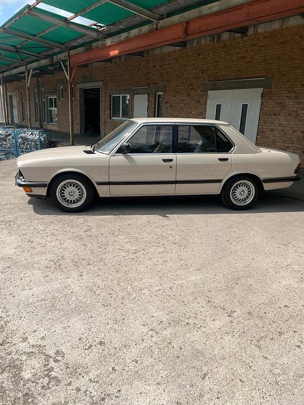 Gebraucht BMW 525 122 PS (89 kW) 1985 Beige Limousine