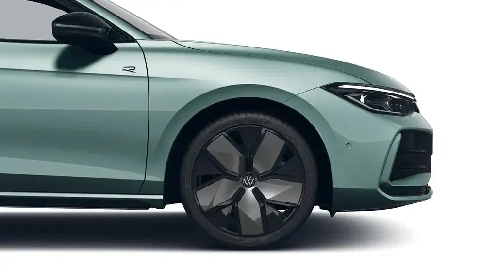 Gebraucht VW Passat R-line 272 PS (200 kW) 2025 Maripositgrün metallic Kombi