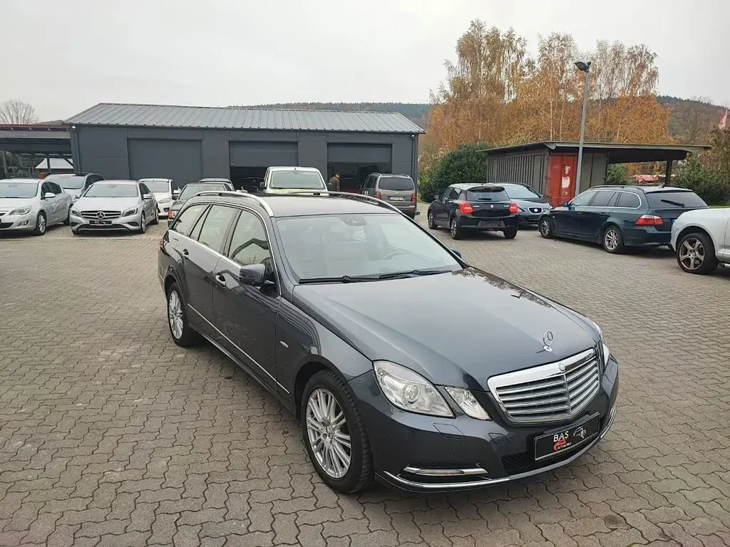 Używany Mercedes E250 204 KM (150 kW) 2011 Szary Kombi