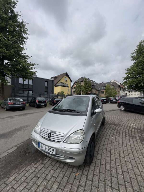 Grau Gebraucht 2002 Mercedes A170 Elegance Limousine | 2.200 € (Fairer Preis) - Bild 1/4