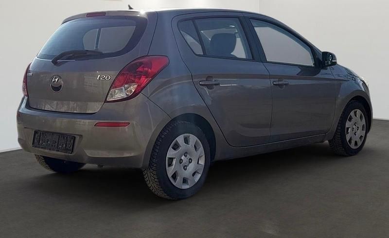 Gebraucht Hyundai i20 Style 101 PS (74 kW) 2014 Grau Kleinwagen