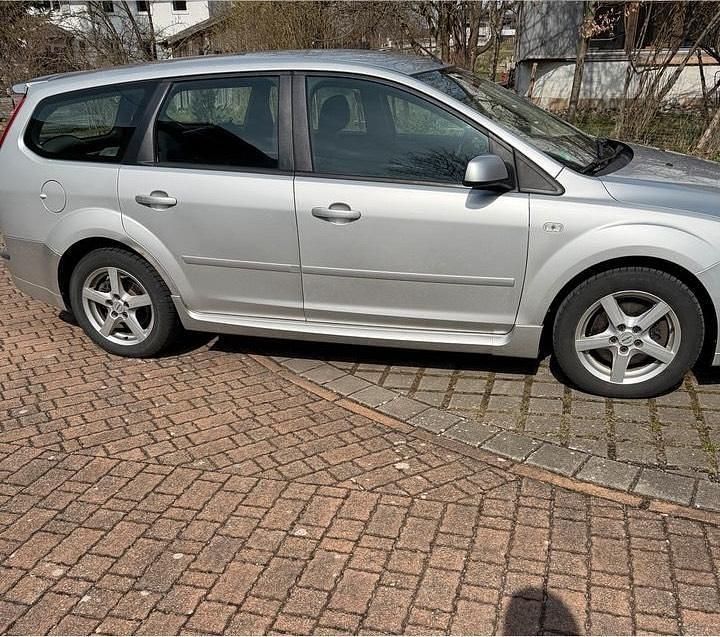Używany Ford Focus 136 KM (100 kW) 2007 Srebrny Kombi