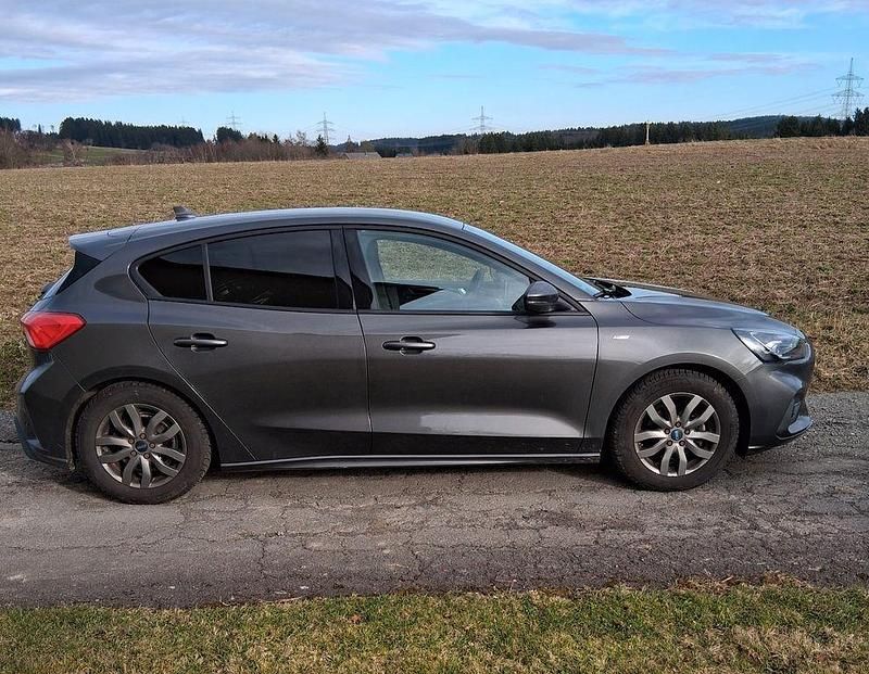 Gebraucht Ford Focus ST-Line 155 PS (114 kW) 2021 Grau Limousine