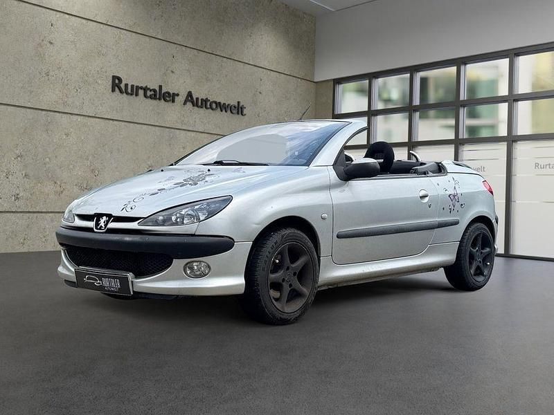 Silber Gebraucht 2003 Peugeot 206 CC Filou Cabrio | 1.999 € (Etwas zu teuer) - Bild 1/4