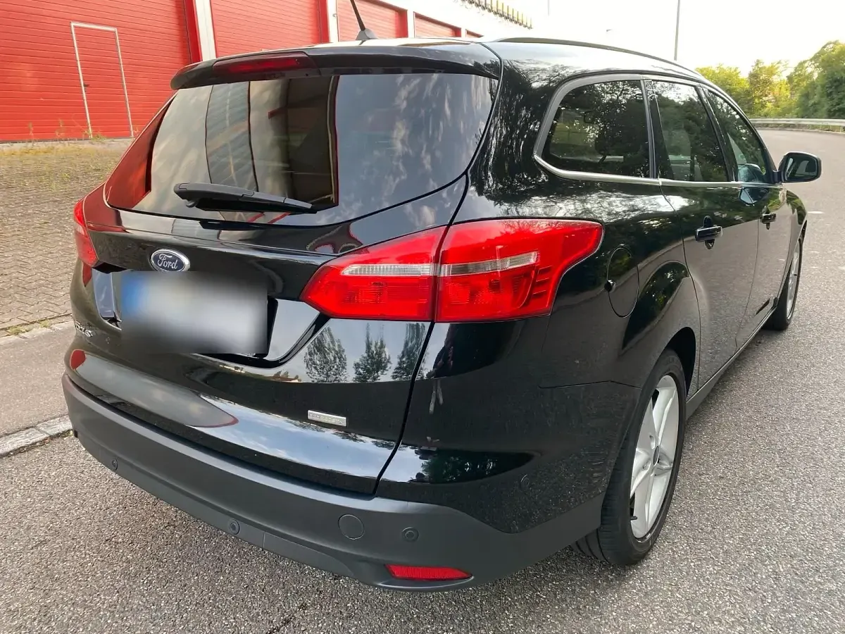Gebraucht Ford Focus 125 PS (91 kW) 2017 Schwarz Kombi