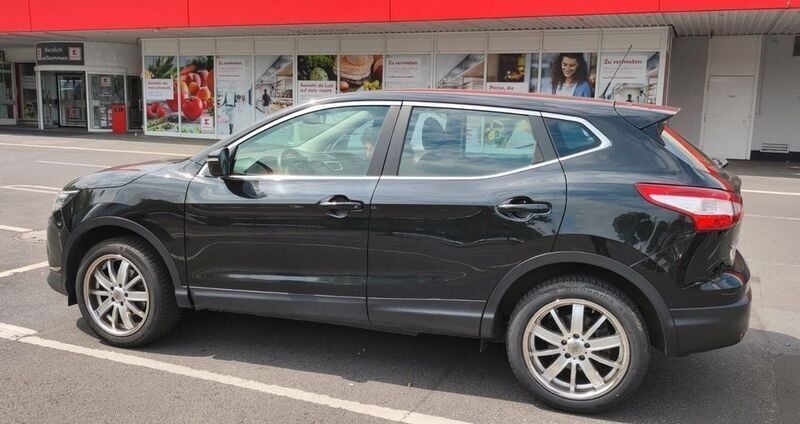 Gebraucht Nissan Qashqai Visia 116 PS (85 kW) 2014 Schwarz SUV