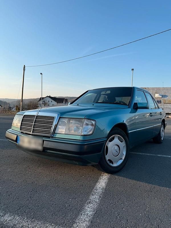 Gebraucht Mercedes E260 170 PS (125 kW) 1992 Blau Limousine