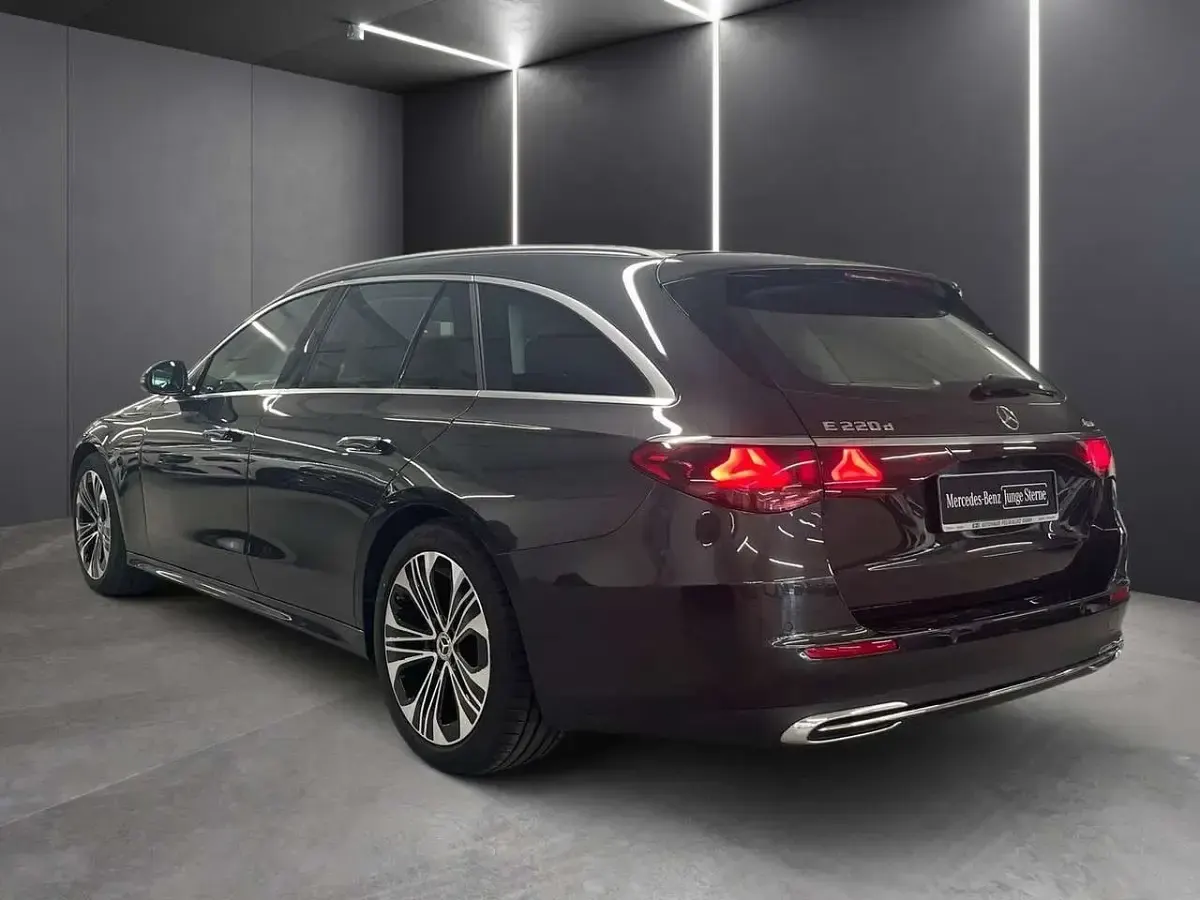 Gebraucht Mercedes E220 Avantgarde 197 PS (144 kW) 2025 Grau Limousine