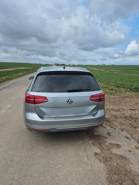 Gebraucht VW Passat Highline 150 PS (110 kW) 2018 Silber Kombi