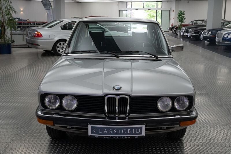 Gebraucht BMW 518 90 PS (66 kW) 1978 Silber Limousine