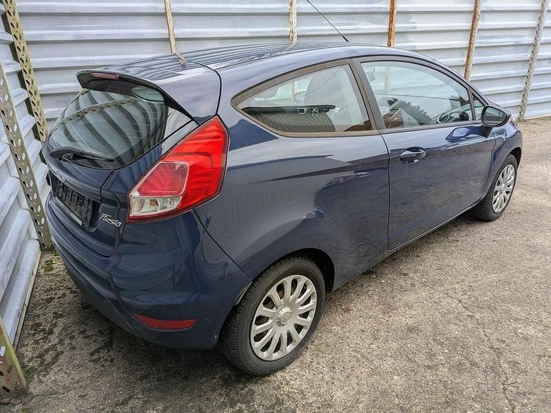 Gebraucht Ford Fiesta Trend 75 PS (55 kW) 2013 Blau Kleinwagen