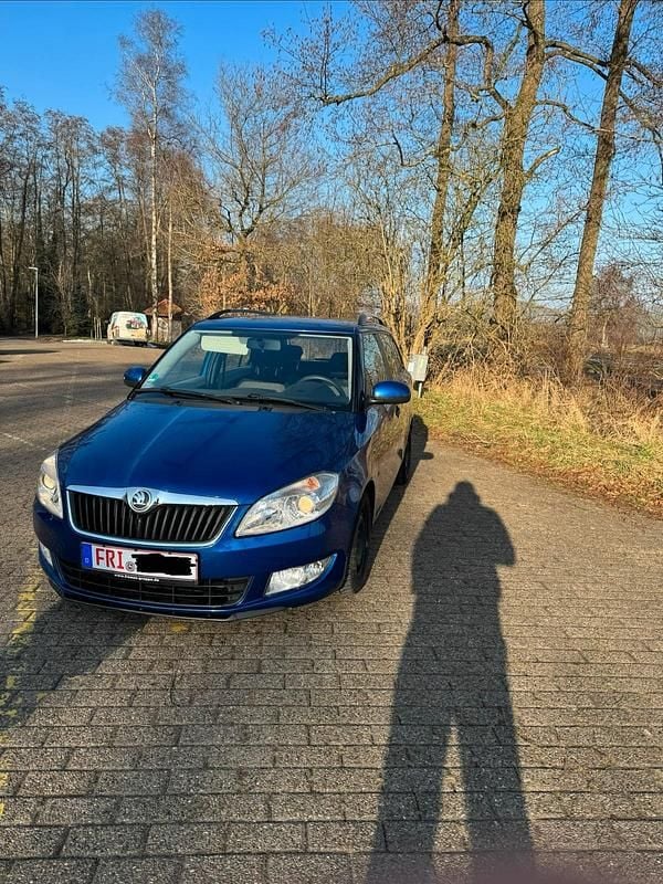 Blau Gebraucht 2013 Skoda Fabia Kombi | 3.299 € (Guter Preis) - Bild 1/4