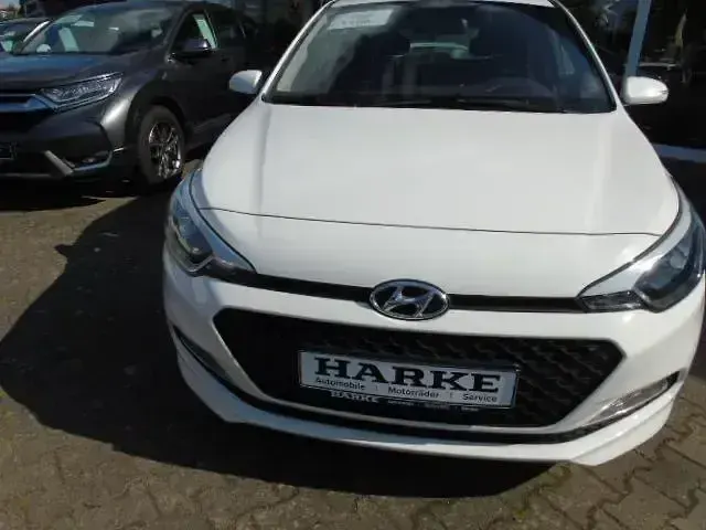 Gebraucht Hyundai i20 Trend 84 PS (61 kW) 2017 Andere Limousine