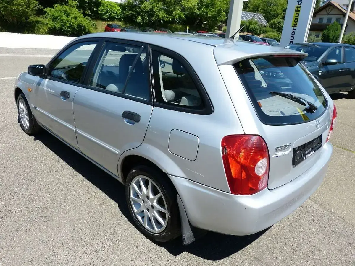 Gebraucht Mazda 323F 72 PS (52 kW) 2003 Grau Limousine