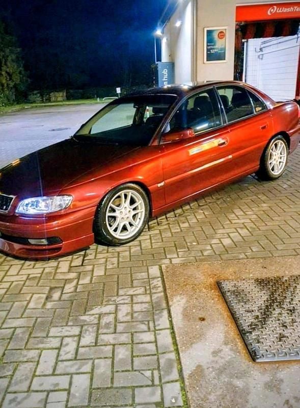 Rot Gebraucht 2000 Opel Omega Limousine | 1.399 € (Fairer Preis) - Bild 1/4
