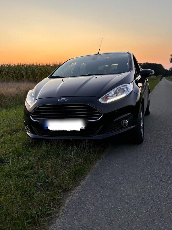 Gebraucht Ford Fiesta SYNC Edition 101 PS (74 kW) 2016 Schwarz Kleinwagen
