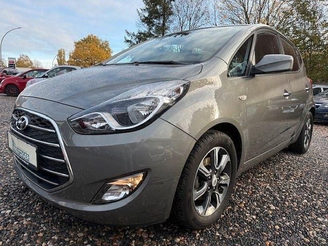 Grau Gebraucht 2019 Hyundai ix20 Space Kleinwagen | 11.590 € (Fairer Preis) - Bild 1/4