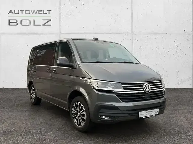 Używany VW Multivan Comfortline 150 KM (110 kW) 2021 Szary Minivan