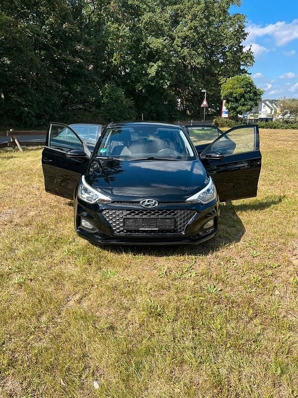 Schwarz Gebraucht 2020 Hyundai i20 Kleinwagen | 9.500 € (Superpreis) - Bild 1/4