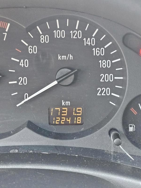 Gebraucht Opel Corsa 58 PS (42 kW) 2001 Rot Kleinwagen