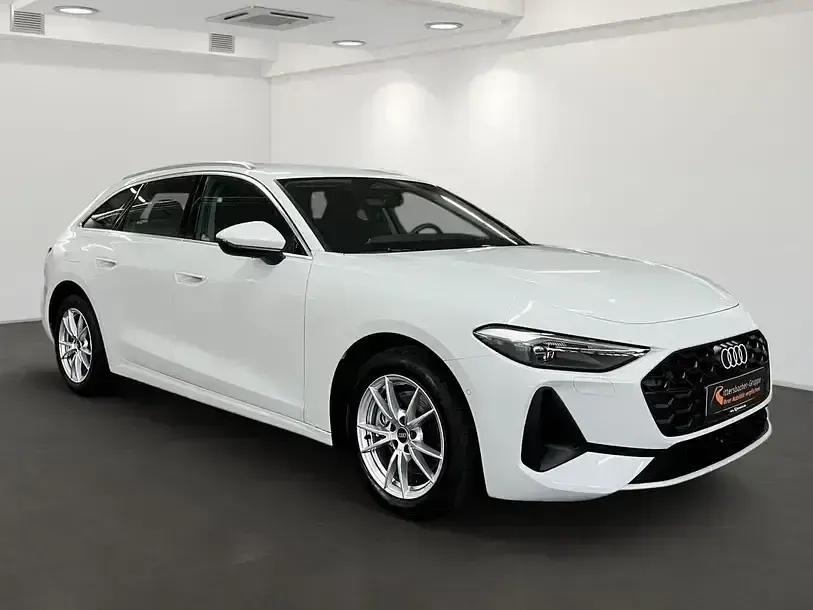 Gebraucht Audi A5 Sport 204 PS (150 kW) 2025 Gletscherweiß metallic Kombi