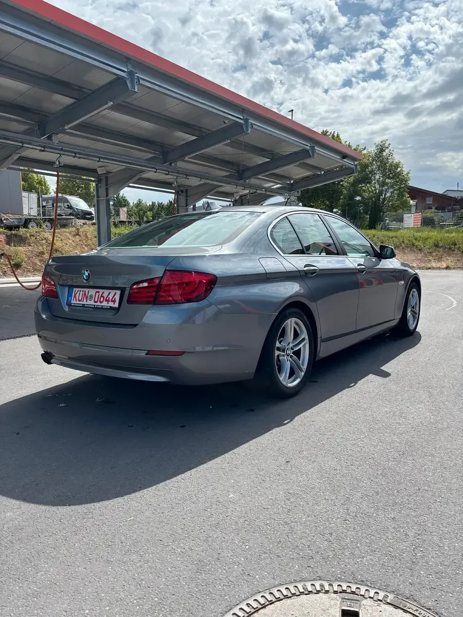 Gebraucht BMW 528 245 PS (180 kW) 2011 Grau Limousine